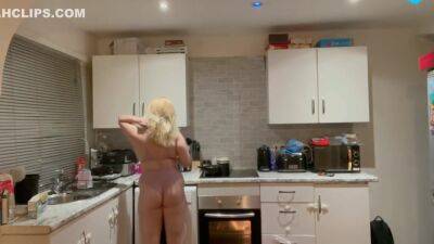 Cooking Cleanig And Vaping - hclips.com - Britain