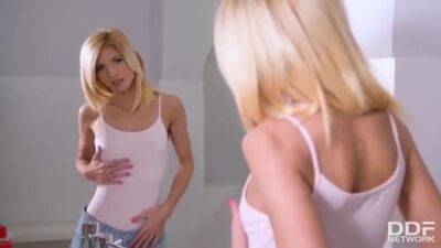 Seksualnaya Blondinka - upornia.com