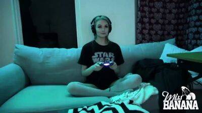 Hot gaming addicted girl let her boy to fuck during game - drtuber.com