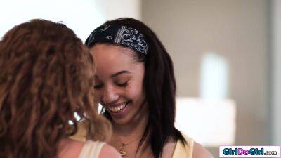 Small tits ebony fingers busty gfs pussy for orgasmic squirt - txxx.com