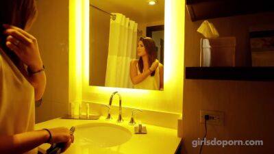 E303 Bts - upornia.com