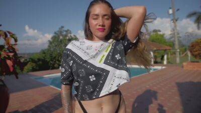 Sara Blonde - Gets Turned On While Rating The Cock Of One Of Her Clients - upornia.com