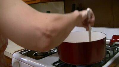 Willamina Makes And Masturbates With Beer Cheese Soup - hclips.com