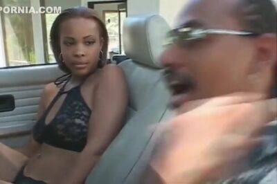 A Good Blowjob In The Car! - upornia.com