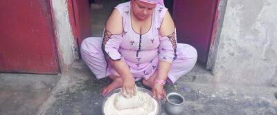 Pakistani House Wife Atta Gundhty Hue Sex - desi-porntube.com - Pakistan