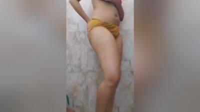 Desi Sex - Desi Sex Bhabhi Ko Hot Godi Banaya Aur Bola Mat Daalo - desi-porntube.com - India