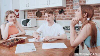 Naive Amateur Inexperienced Blonde Teen Ashlynn - upornia.com