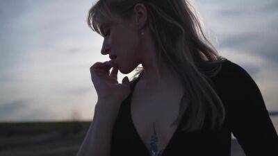 Blonde In Public - upornia.com