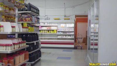 Grocery Store Mom 1 - Mom Hunter - upornia.com