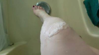 Washing My Pretty Little Feet In The Bathtub - upornia.com