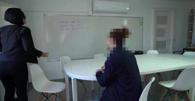 la prof d espagnol se tape son éléve dans la salle de cours - txxx.com