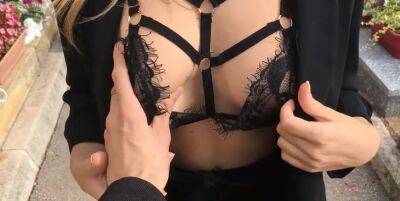 il entraine sa copine dans un cimetiére et la baise - txxx.com - France