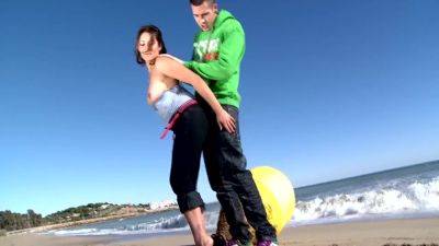 Lovers Go To Beach And Fucked When Else Around - upornia.com