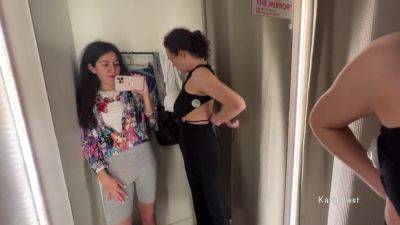 Dve Pohotlive Suchki V Razdevalke - hclips.com