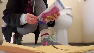 Shewee Unboxing And First Try - hclips.com