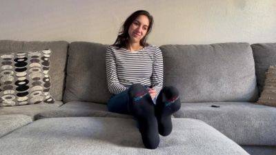 Latina Teases Her Feet - txxx.com