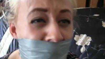 Blonde Taped - upornia.com
