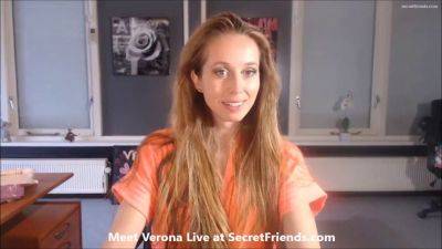 Verona van de Leur uses her toes to stretch banana live on cam - sexu.com - Netherlands