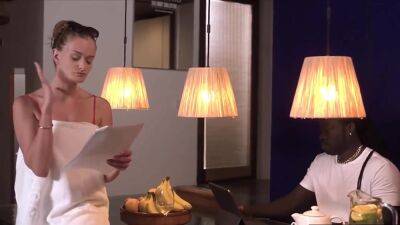 Honour Gets An Unexpected Roommate She Cant Resist - hotmovs.com