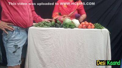 Sabji Vechne Waali Ko Khule Bazaar Mein Hi Chod Diya Real Indian Desi Kaand Video - hclips.com - India