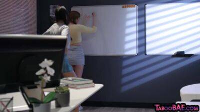 Lez High College Babes Enjoy Facesitting 3some In - upornia.com