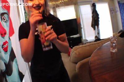 Punk Girl Farting - upornia.com