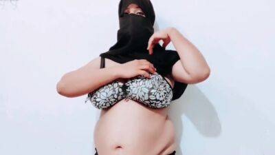 Pakistani Aunty Boobs Pressing - upornia.com - Pakistan