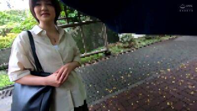 HE2305-Secretly masturbating by bringing a vibrator lined up with mature wives who have been picked up to the toilet - txxx.com