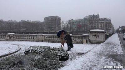 Kessie Loves Paris - upornia.com