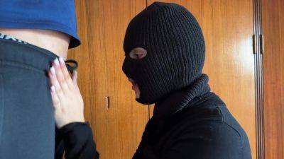 He Didnt Expect To Find Me At Home - hclips.com