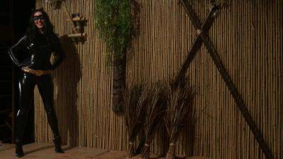 In Quicksand With Christina Carter - upornia.com