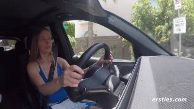 Sexy Babe Gets Off In A Vehicle - hclips.com