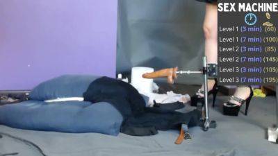 Horny Teen Rides The Fuck Machine - hclips.com