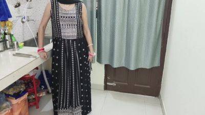 Sutela Bhai Bhaiya Choro Na Koi Dekhlega In Kitchen In Hindi Audio - desi-porntube.com