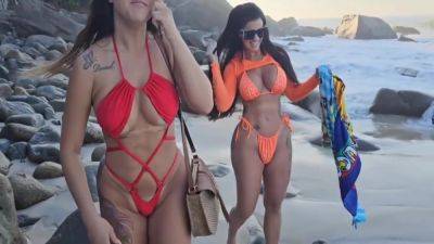Encontrei Essas Duas Gostosas Na Praia Cheias De Tesao, Usaram O Protetor Solar Como Desculpa So Para Me Dar, Fiz As Duas Gozar Na Minha Pica, Ainda Teve Chuva Dourada No Final 5 Min - upornia.com