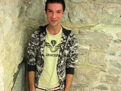 Cute British twink Nathan B masturbates after an interview - drtuber.com - Britain