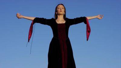 Farewell My Queen - upornia.com