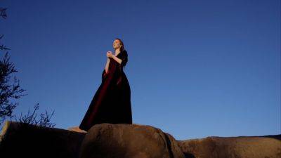 Farewell My Queen - upornia.com