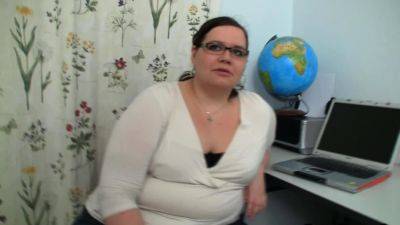 Chubby teacher seduces her student - drtuber.com - Czech Republic