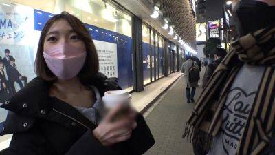 マジ軟派、初撮。 1926 バイト帰りの学生をインタビューのフリしてナンパ！安藤●姫と眞鍋か●りを足して2で割ったような美人で愛嬌も良し！彼氏とケンカ中ですと？そんな鬱憤を晴らすかのように今だけは巨根に体を委ねて感じまくる！ - txxx.com - Japan