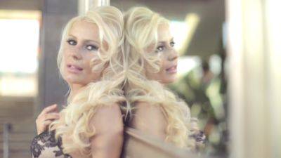 Anya Benton - upornia.com