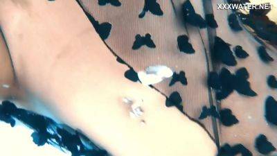 Lisi Kitty In The Pool Becomes Her Stage, Her Movements An Aquatic Ballet - hclips.com