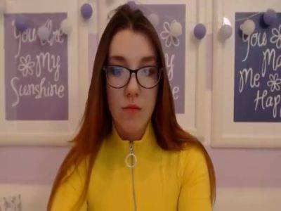 Brunette Babe Impress Her Viewers Of Satisfaction - hclips.com