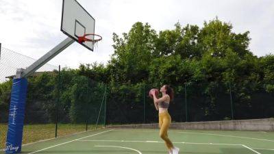 Guinevere Huney - Love Balls - upornia.com