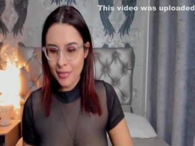 Brunette Babe Starts Putting Naughty Cam Shows - hclips.com