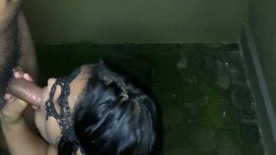 Sri Lankan Couple Risky Outdoor - desi-porntube.com - Sri Lanka