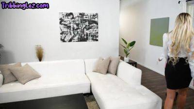 Lez busty perverted bitches enjoy eating cunts in 3some - txxx.com