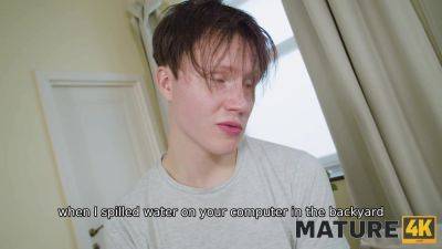 MATURE4K. Something to Get Her Off - txxx.com - Russia