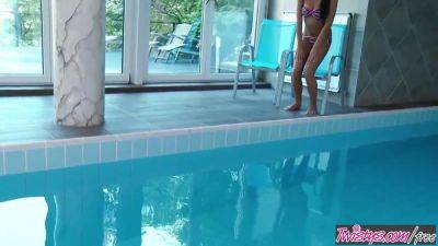 Mia Manarote stars in a steamy solo video: Cum Take A Dip In Me! - sexu.com