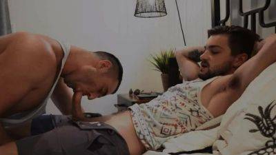 Barebacking studs enjoy orgy at home - drtuber.com